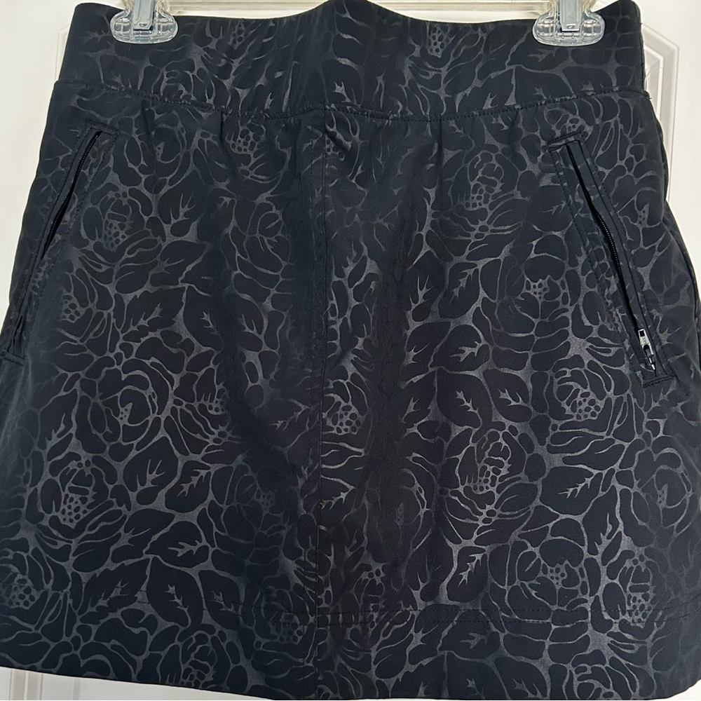 Orvis Charcoal Floral Skort